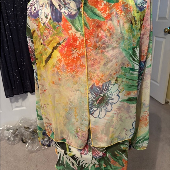 Floral Sheer Overlay Long Sleeved Blouse Size Large - Picture 5 of 9